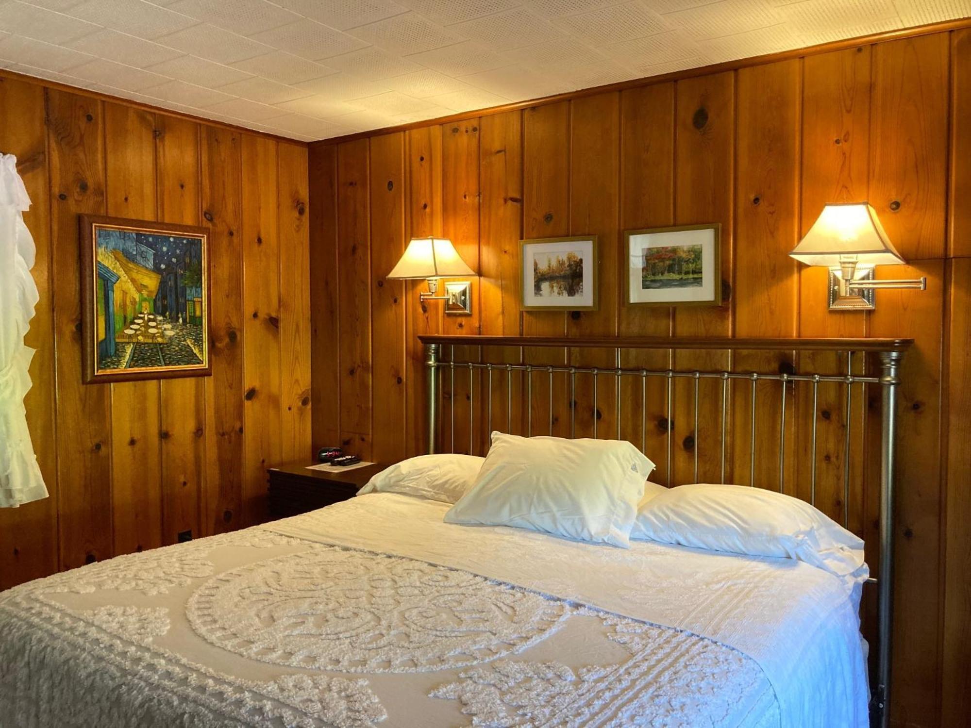 Ludington Blue Spruce Inn Extérieur photo