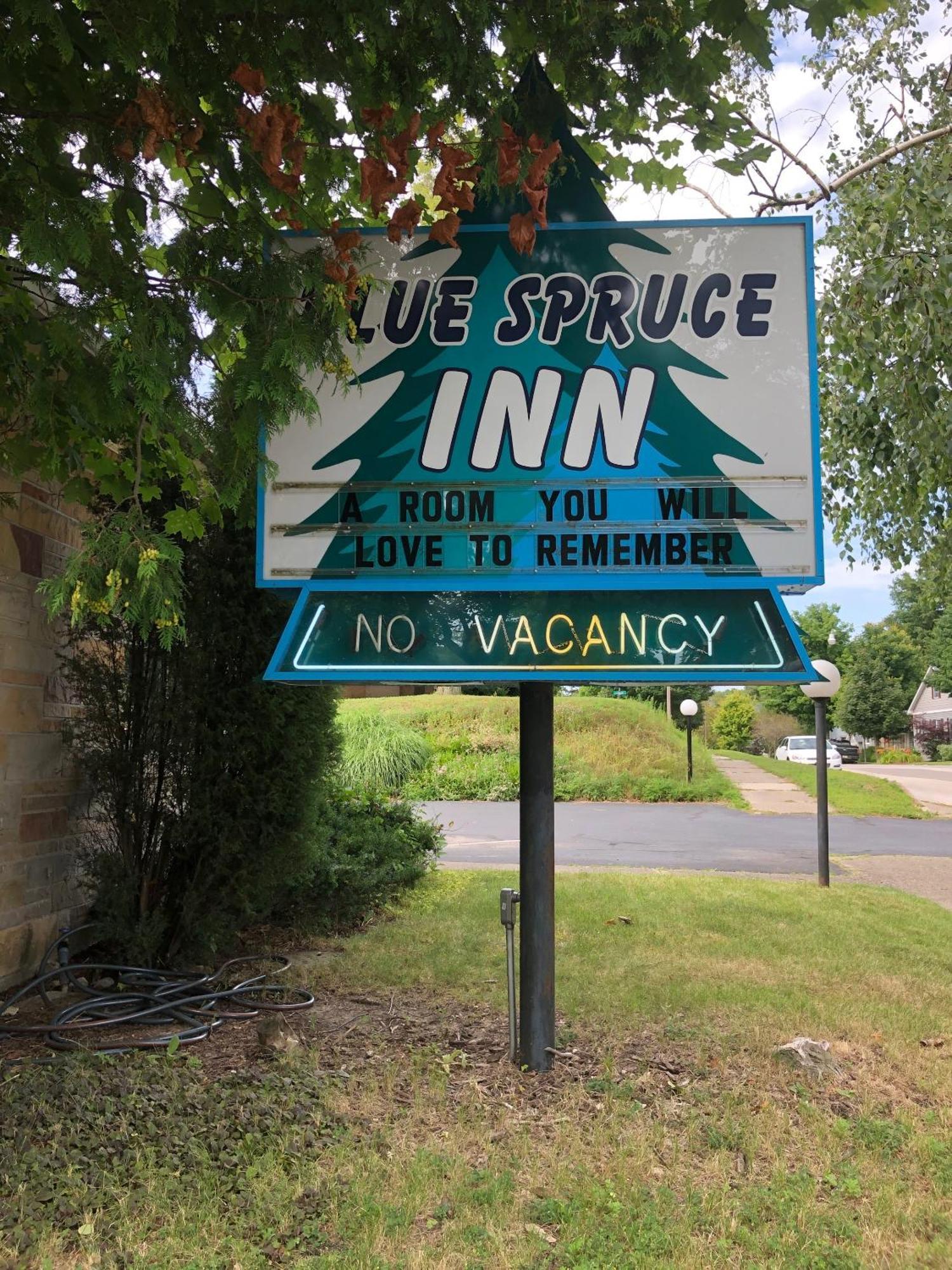 Ludington Blue Spruce Inn Extérieur photo
