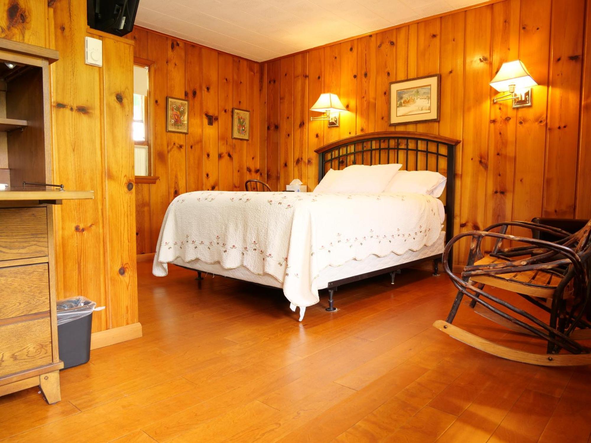 Ludington Blue Spruce Inn Chambre photo