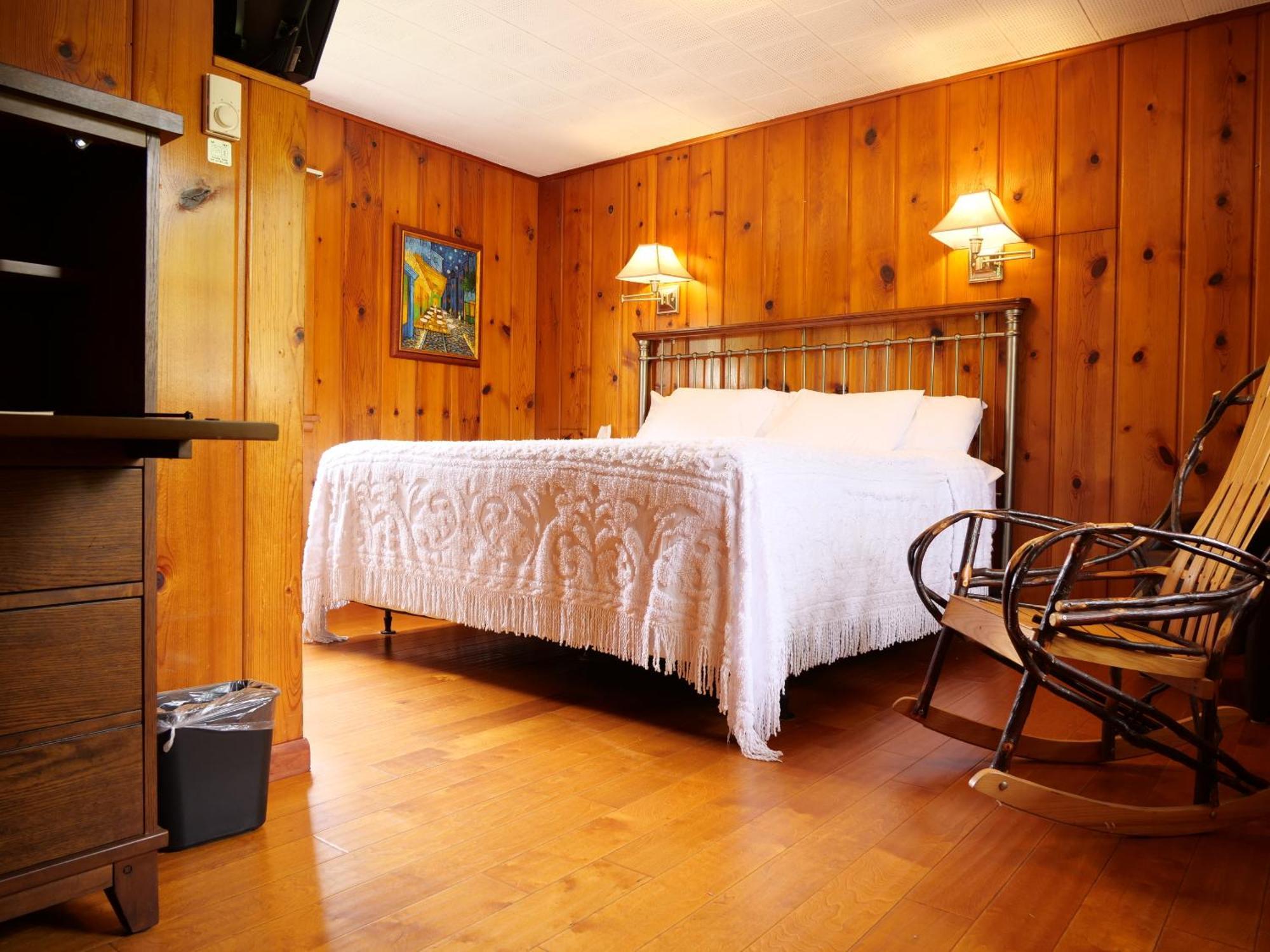 Ludington Blue Spruce Inn Chambre photo